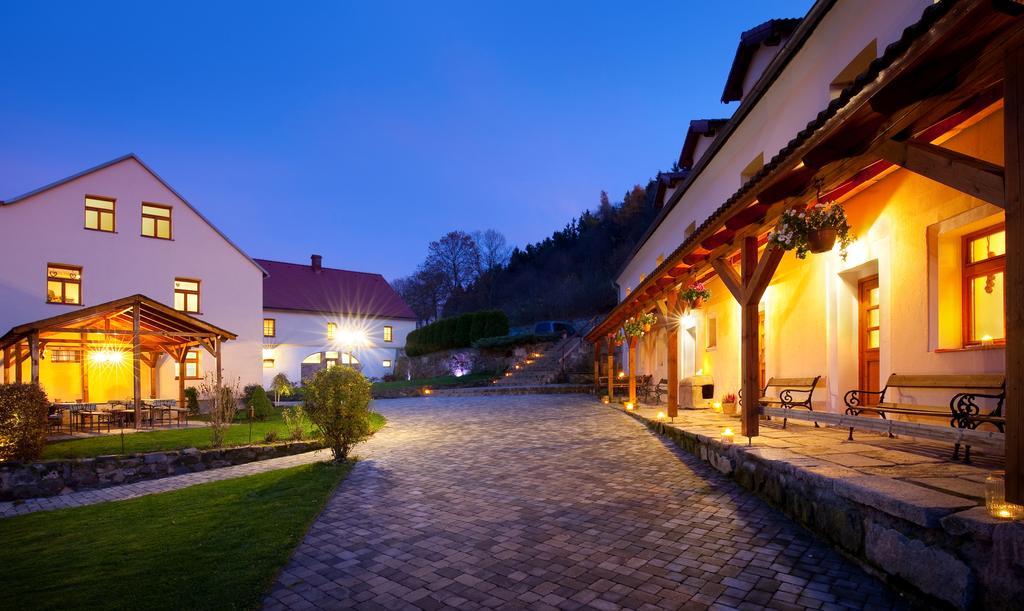 Dvůr Stráň Hotel KLV Exterior foto